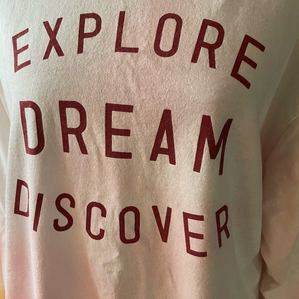 3/$15 ~ Women’s Pullover graphic Explore/Dream/Discover long sleeve tee…🤍 ♥️ 💛 - Picture 2 of 6